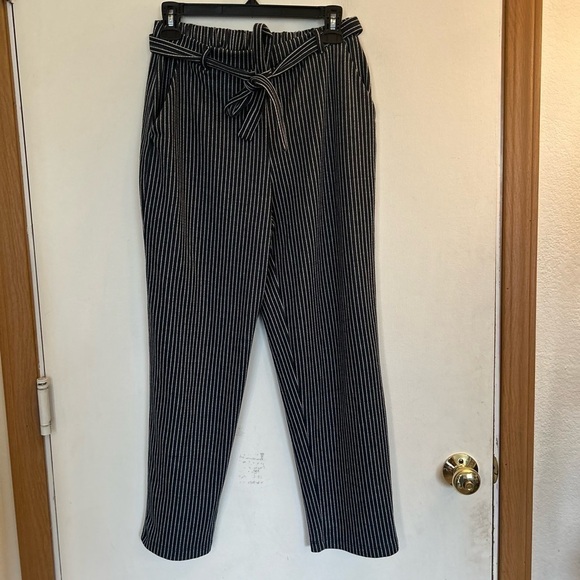 NWT small forever 21 navy blue and white pin striped pull on pant/cropped capri - Picture 1 of 7